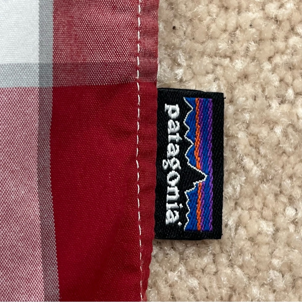 Patagonia Shirt Large Burgundy Button Up Plaid Short Sleeve Preppy Outdoor Men - Picture 6 of 16